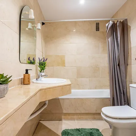 Terrazas De Banus, Location *