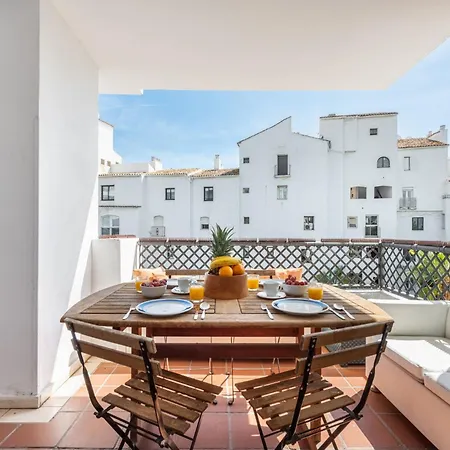 Terrazas De Banus, Location * Marbella