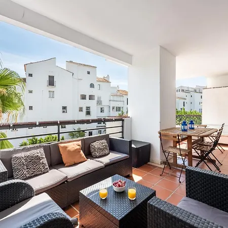 Lejlighed Terrazas De Banus, Location