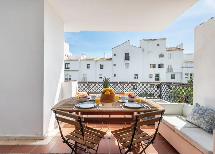 Terrazas De Banus, Location * Marbella